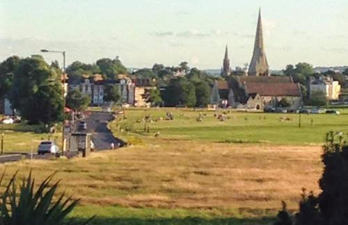 Elegant & spacious parkside 2-bedroom 2-bathroom flat in period building facing Blackheath - parking, great Greenwich location, easy for O2 Arena and City, very near Marathon start line! - Foto 17