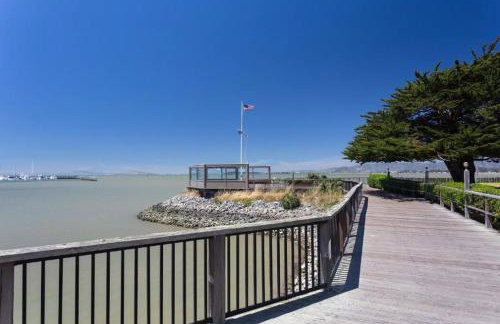 Modern Bayview Apartment by the Water - Foto 9