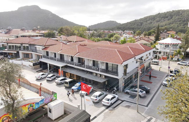 Red Moon Suites - Photo 16