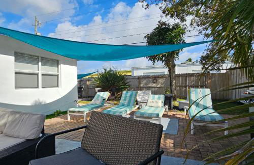 Prime Location Gateway with Pool & Patios, Near Beaches, Groceries and Restaurants - Photo 52