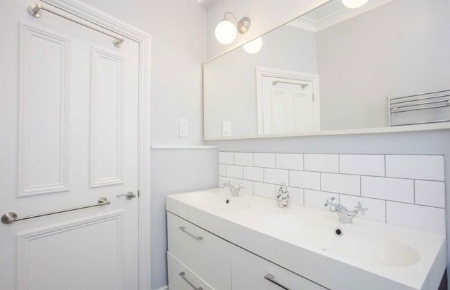 Stylish & Modern 3 Bed Flat in NW London With Garden - Foto 22