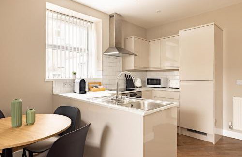 Plymouth by Charles Hope - Foto 23