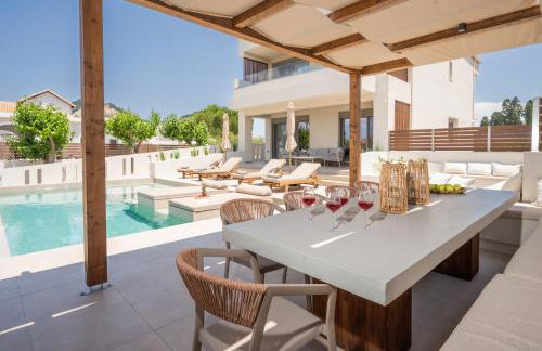 Cantouni Villa, Luxury 5BR Retreat with Pool & Jacuzzi Near Town by Villa Mana Gers - Photo 48