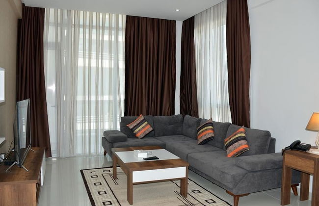 President Waves - Photo 10