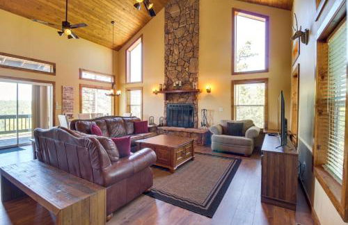 Mtn-View Hilltop Hideaway with Deck in Show Low - Foto 1