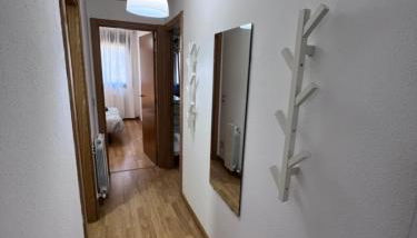 Apartamento en Sabiñánigo para grupos con amplia y soleada terraza - Foto 2