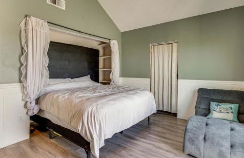 Modern Oceanside Living! Family Home with Workspace - Foto 15