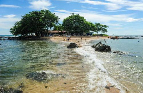 Apto em Barra Velha 340m da PRAIA com SACADA com CHURRASQUEIRA, AR CONDICIONADO WI-FI, PISCINA, PORTARIA 24h, ACADEMIA MINI MERCADO e vaga de GARAGEM - Photo 12