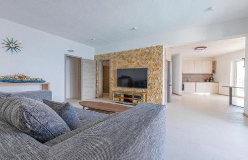 2 Bedroom Amazing Apartment In Lukovo - Foto 12