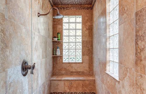 Pool, Peacocks and Views! Lavish Retreat in Gilroy - Foto 21