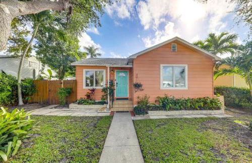 Yard and Hot Tub Historic Lake Worth Cottage! - Photo 32