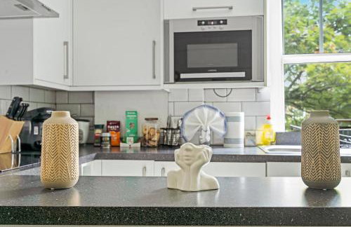 Designer 1-Bed Flat, 1-Min to Tube, Fast Central London Access - Foto 26