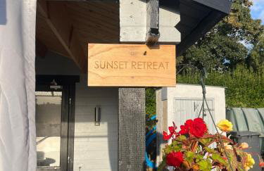 Sunset Retreat Cabin, Private Hot Tub with Mini Cinema Projector & Garden views - Foto 23