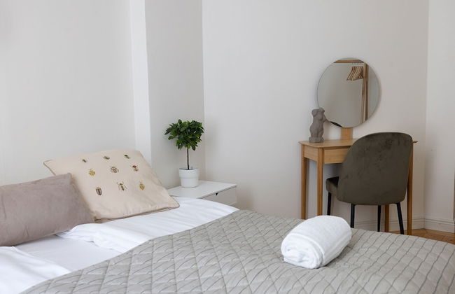 2ndhomes Charming 2BR Home w Balcony - Foto 5