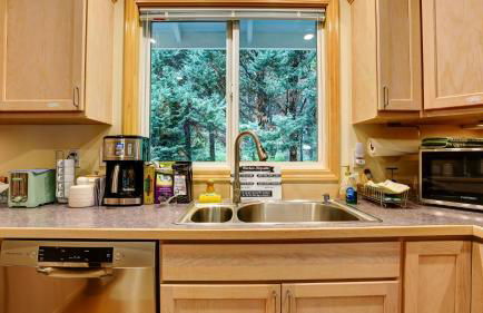 Riverside Bliss Cozy Beds, Fireplace and Gbit WiFi - Foto 24