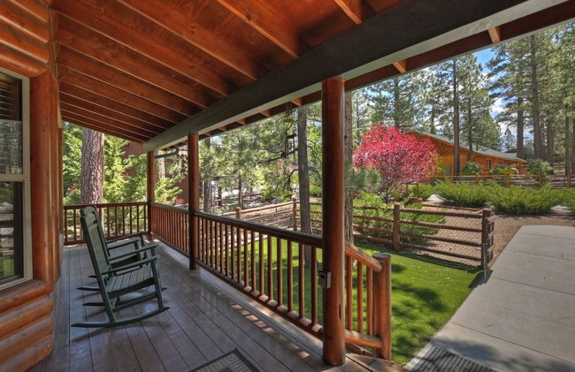 Teakwood Cozy Wood Cabin with Fireplace - Photo 44