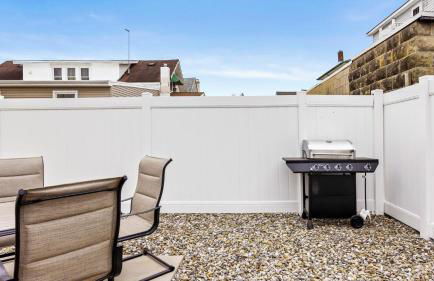 Modern Beach Retreat Sleeps 8 - Big Yard & BBQ - Foto 26