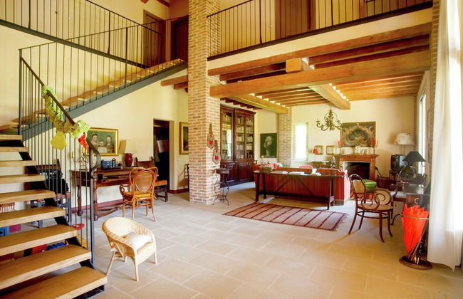 Gorgeous Vacation Home With Pool - Photo 15