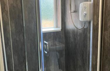 Montrose - Perfect Contractor Stay Own Driveway 3 bedrooms - Photo 4