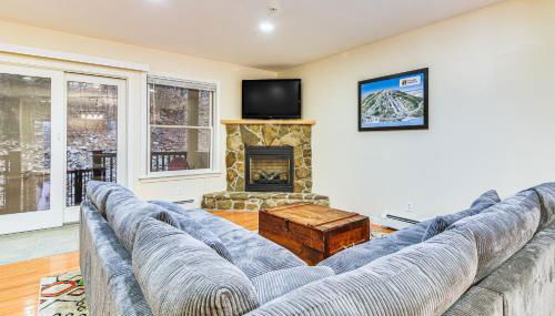 Ski-InandSki-Out Condo at Pleasant Mountain! - Photo 2