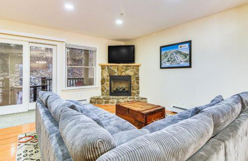 Ski-InandSki-Out Condo at Pleasant Mountain! - Photo 2