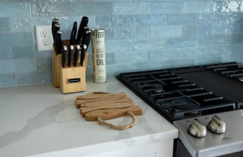 Spacious 4BR Beach Retreat, Steps to Pine Point - Foto 51