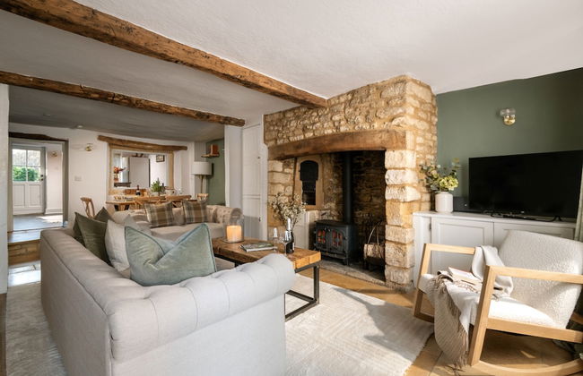 Magnolia Cottage - Photo 1