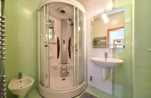 BLOCK APARTMENT PARK with private garage parking - Foto 17