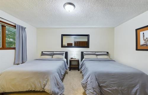 Updated Duplex with Mountain & Filtered Water View - Foto 21