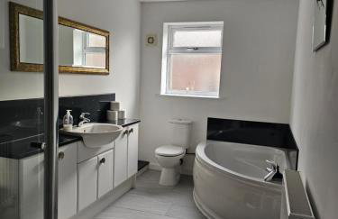 Rent My Spa Home with Pool table Hottub and Sauna - Foto 2