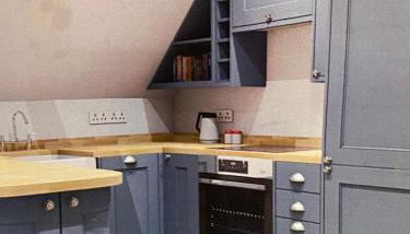 Stunning 2 Bedroom Flat in a Central Location - Photo 2