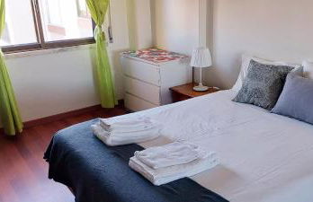 Enjoy Lisbon Cascais Sintra 1200 metres to metro blue line Sintra Rail line Free Parking - Foto 15