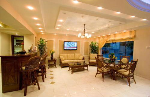 Hotel Viana - Photo 8