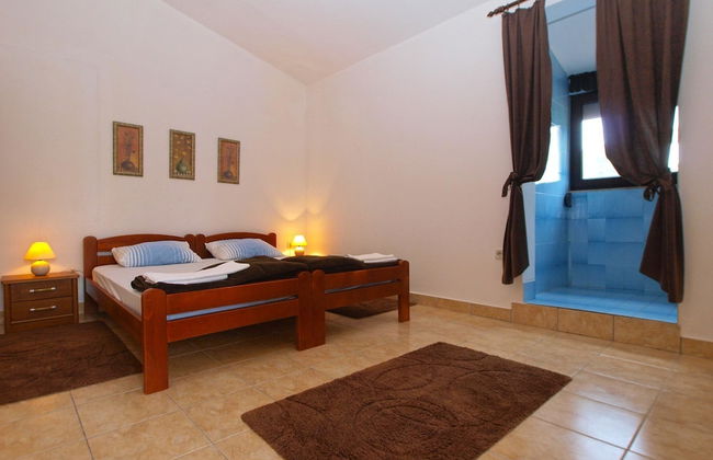 Apartment 1408 - Photo 8