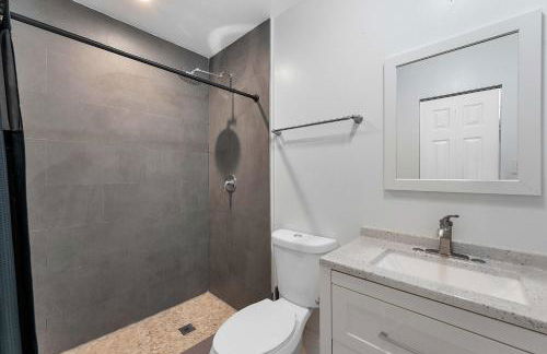 Modern 3 BR Villa Near Beach & FLL - Photo 16