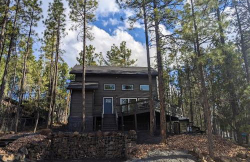 Pinetop Getaway w Sunset Deck & Fire Pit Table - Foto 29
