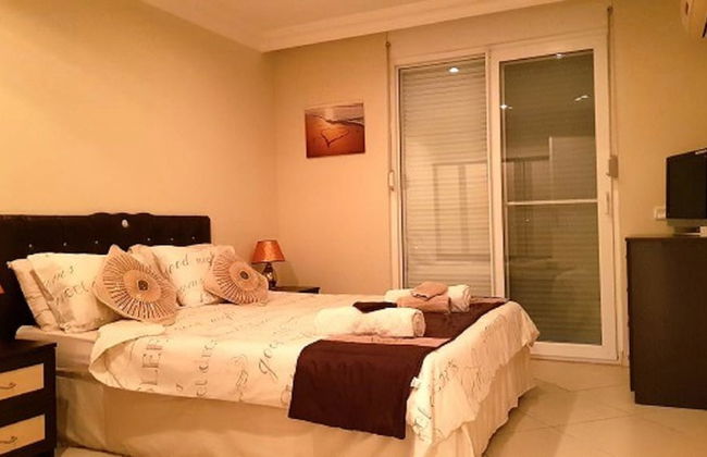 Spacious 2 Bed 2 Bath Home in one of Side's Most Popular Communities - Foto 7