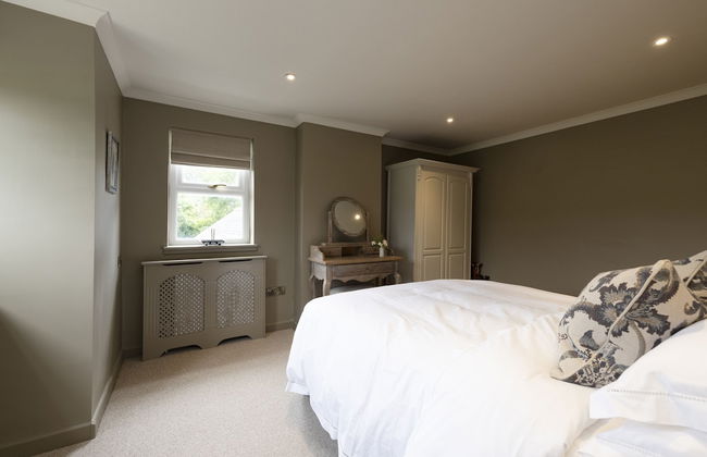 JOIVY Exceptional Cottage W/ Stunning Country Views - Photo 9