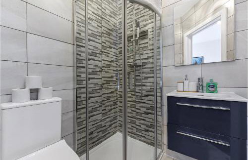 Lovely Two Bedroom with Ensuite Bathrooms - Photo 21