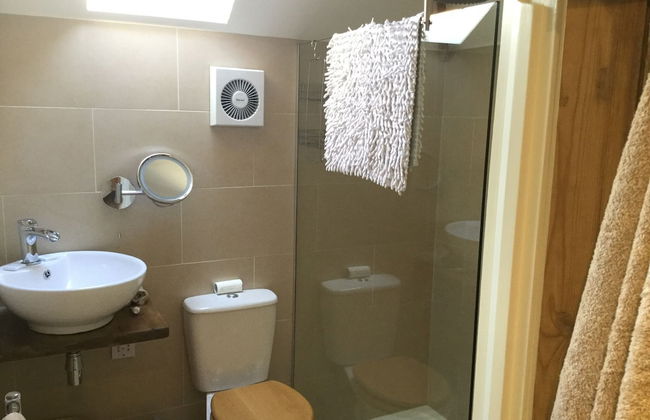 Impeccable Cottage Suitable for 2 Adults & 1 Child - Foto 17