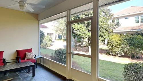 Beach Beauty 4 bed 3 bath home 5 min walk to beach in gated community - Foto 3