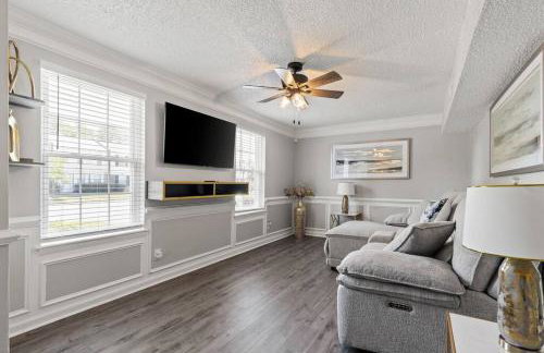 Fly In Style! Charming Townhome 6 Mins from RIC! - Foto 1