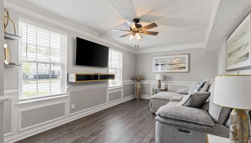 Fly In Style! Charming Townhome 6 Mins from RIC! - Foto 1