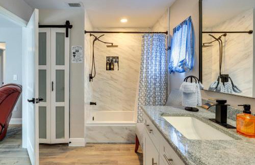 Waterfront Home w/ Boat Dock & Bar in N Fort Myers - Foto 21