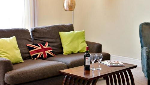 Spacious 4 Bedroom home with Parking Garden - Pass the Keys - Foto 2, Other