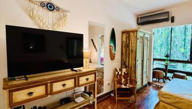 Maresias, Chalé H29 em condomínio dentro da Mata Atlântica e de frente a Entrada 18 da praia - Foto 1