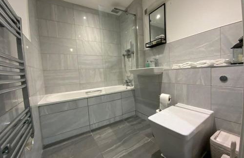 Modern 1 bedroom serviced apartment with garden - Foto 2