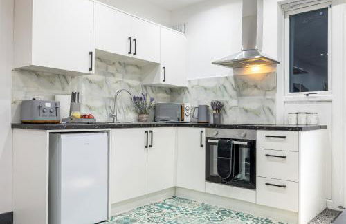 ROOMS NEAR ME - Entire place, kitchen & washroom with amenities, smart tv, fast Wifi, parking nearby - Foto 15