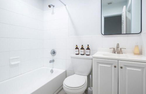 Comfy 2BR Apartment Near Las Olas with Patio, BBQ and FREE PARKING - Foto 12