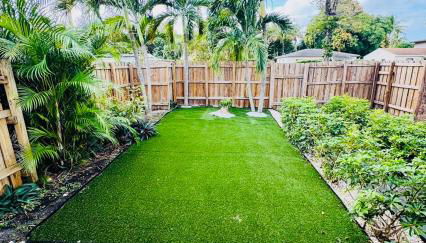 Modern Boho 3BR Duplex Escape with Pool & King Bed Near Beach - Foto 2